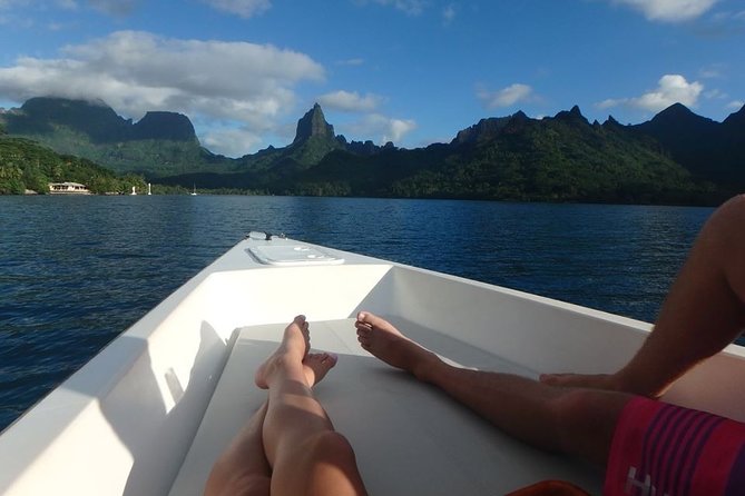 2-hour Private Sunset Cruise - Live Ukulele and the Guide’s Role in Your Sunset