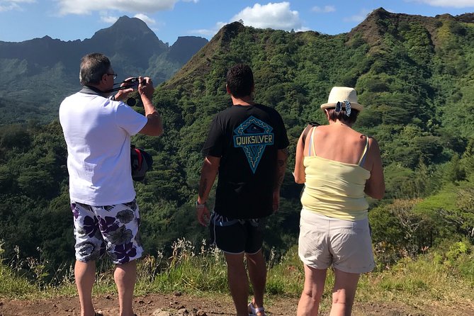 4x4 Moorea Safari Tours : Private tours - Juice factory stop: a refreshing break with local bottles and flavors