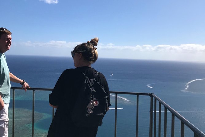4x4 Moorea Safari Tours : With Hotel transfers - Stop 1 Belvedere Lookout: that two-bay view