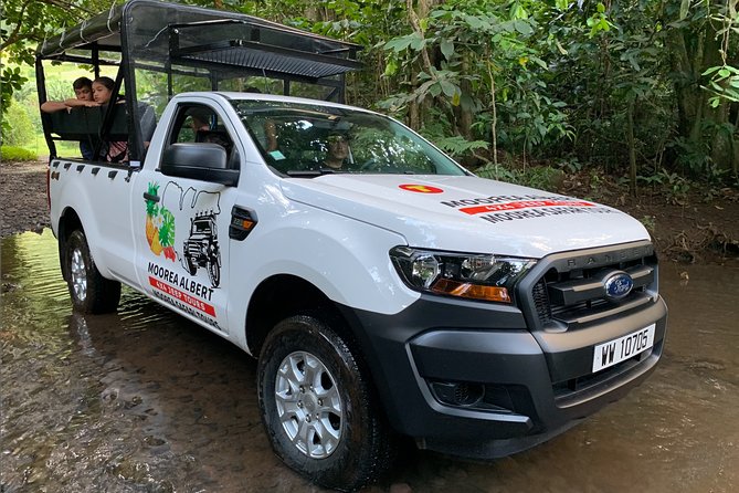 4x4 Moorea Safari Tours : With Hotel transfers - Stop 2 Magic Mountain Overlook: 360-degree lagoon color