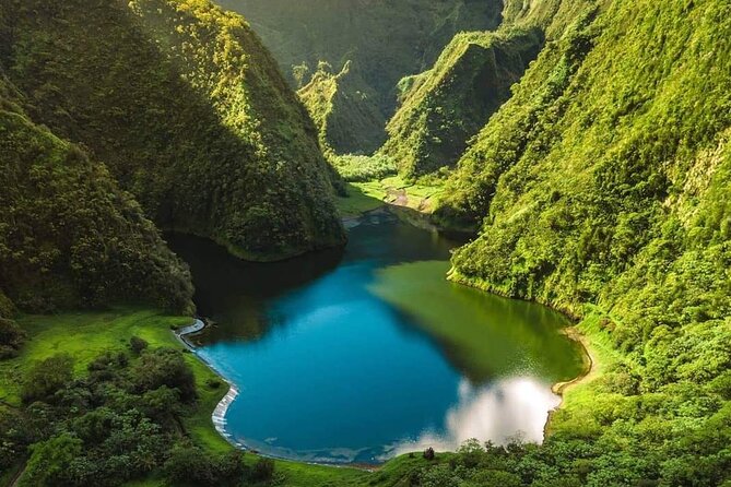 4x4 Safari HEREAKIMANU Tour in the Heart of Tahiti - The tunnel crossing and Vaihiria, Tahiti’s high-altitude lake