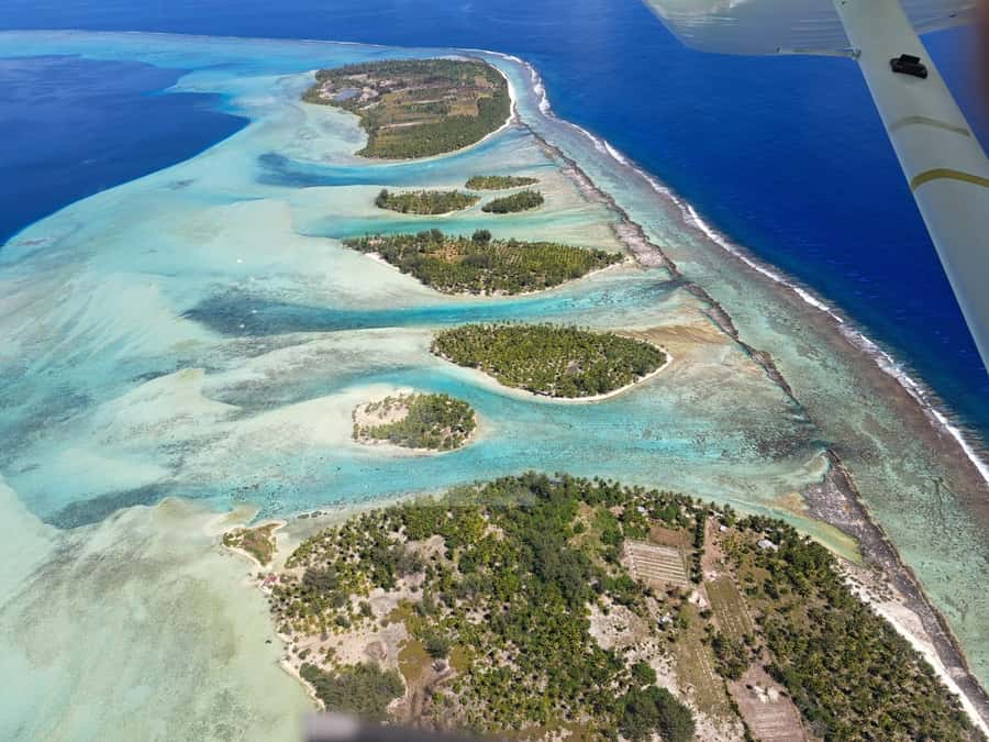 Bora-Bora 30 minutes private flight in light aircraft - Boarding and the private-on-board reality