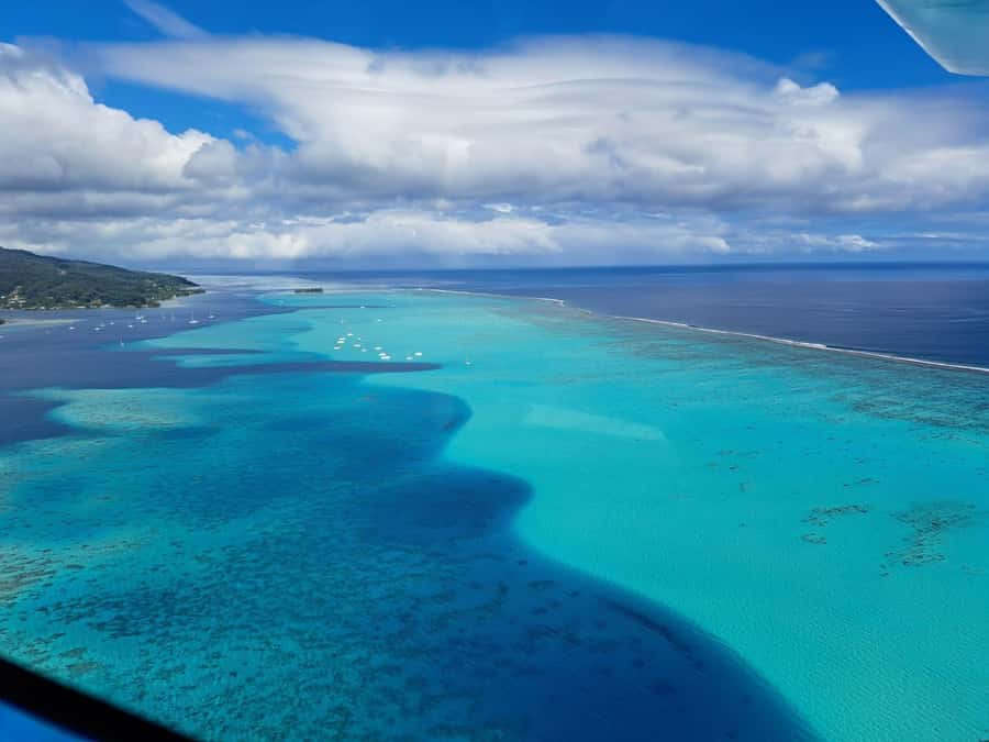 Bora-Bora 30 minutes private flight in light aircraft - The flight route: reef at 400 meters, low speed, maximum color time