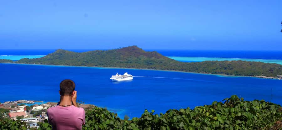 Bora Bora: 4x4 Safari with Snorkelling Combo Tour - River Boat Stop: A Short Water Break