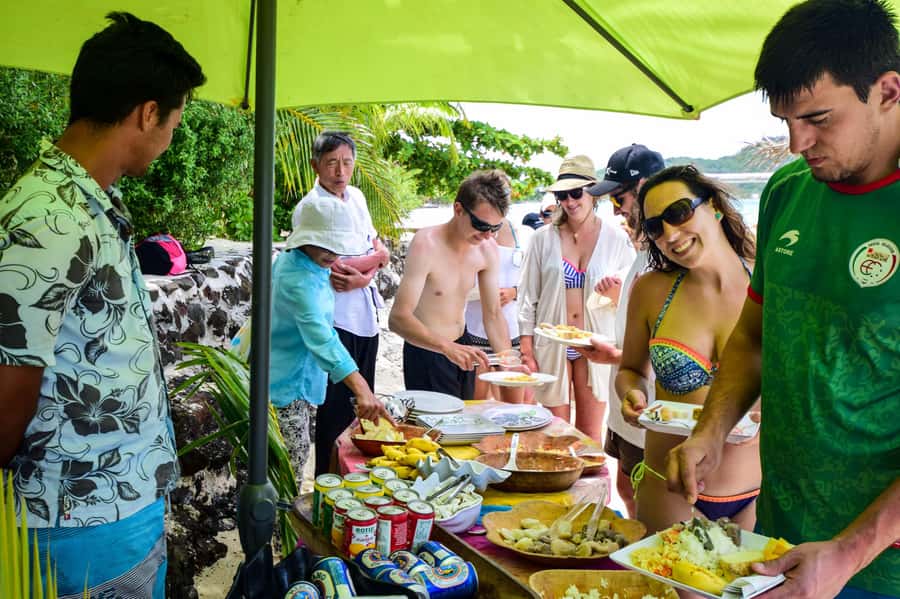 Bora Bora: 4x4 Safari with Snorkelling Combo Tour - Getting on Board: Where the Day Starts