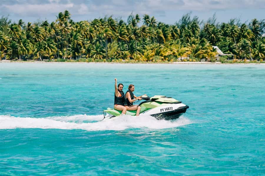 Bora Bora Adventure Day: 4X4 and Jet Ski with Lunch - Bloody Mary’s lunch: the famous break and what to do if it’s closed