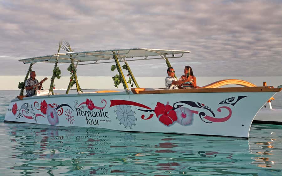 Bora Bora: Combo Sunset Cruise & Romantic Dinner at St James - Getting picked up in Bora Bora, then heading out on the water