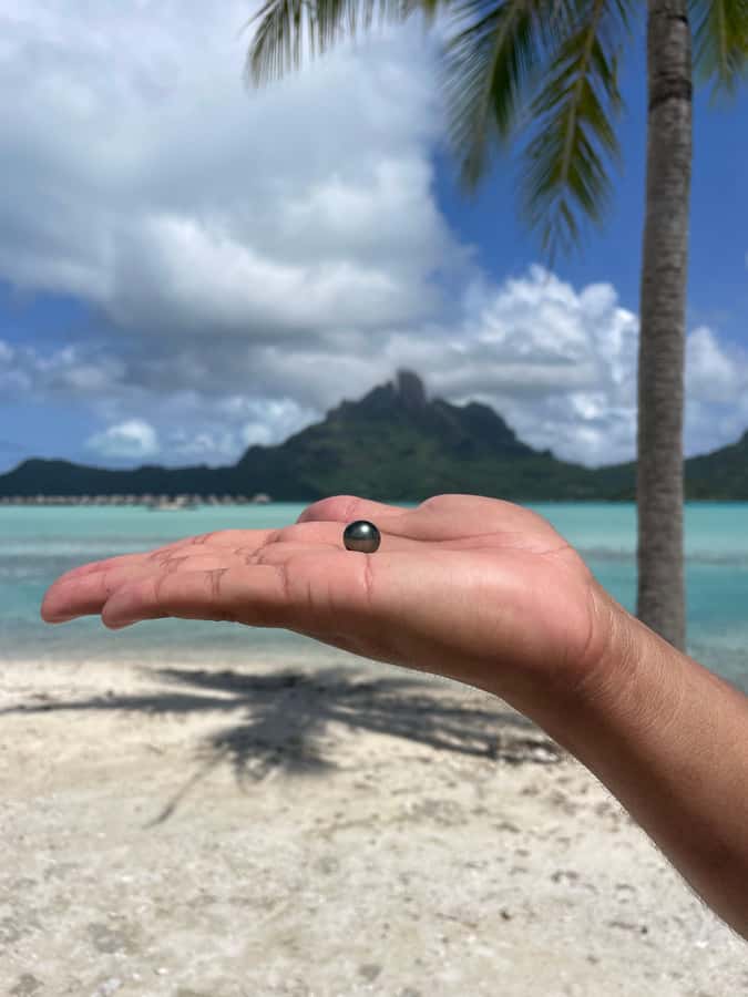 Bora Bora: Discovering the Tahitian black pearl ! - The guided theory, under the fare pote’e