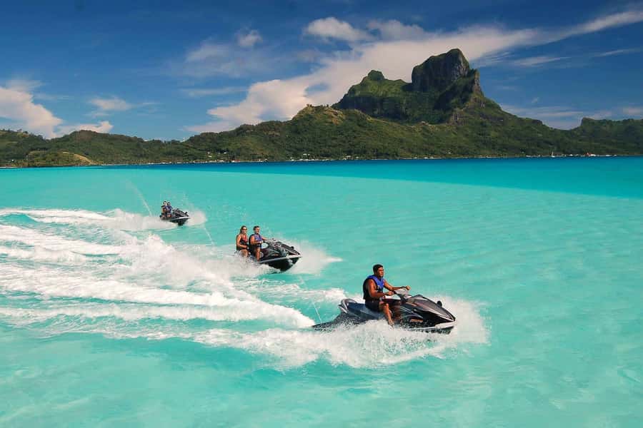 Bora Bora: Jet Ski, Lunch & Shark/ Ray Safari - Lunch at Bloody Mary’s: More Than Just a Break