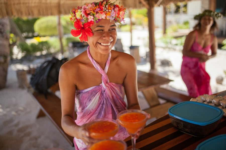 Bora Bora Luxury Tour and Beach Picnic - Cocktails, Lunch, and the Cooking Story You Can Take Home