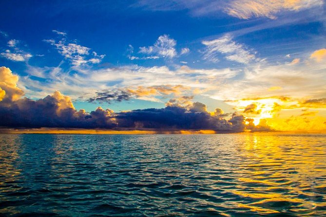Bora Bora: Small Group Stargazing Tour Including Sunset Cruise - Golden Hour on the Lagoon: Bubbly, Views of the Mountain, and Music