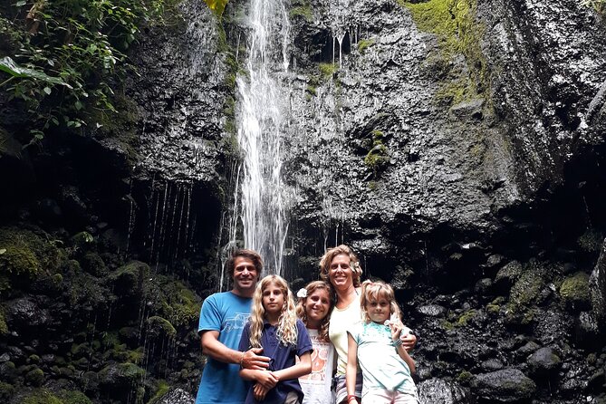 Crossing Island of Tahiti 4x4 Mountain, Waterfall, River, Basins - Open-air 4x4 comfort: how to handle the bumpy road