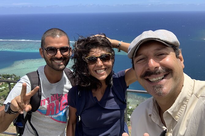 Discovering Moorea from Tahiti in 4x4 with the Ferry Terevau - Stop 1: Magic Mountain Overlook, the 360 view from 207 meters