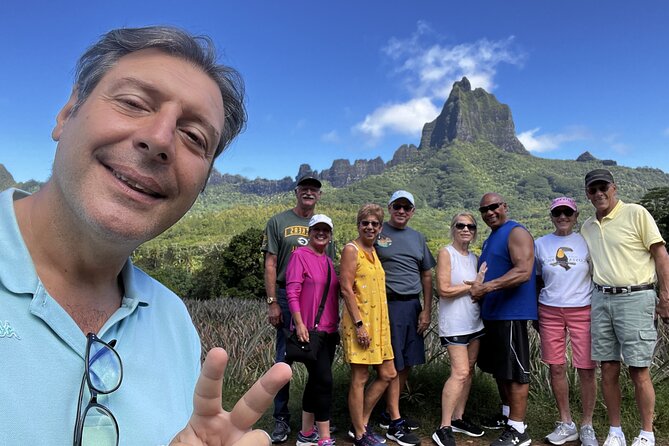 Discovering Moorea from Tahiti in 4x4 with the Ferry Terevau - Belvedere Lookout at 1,207 meters: valley and bay views that reset your eyes