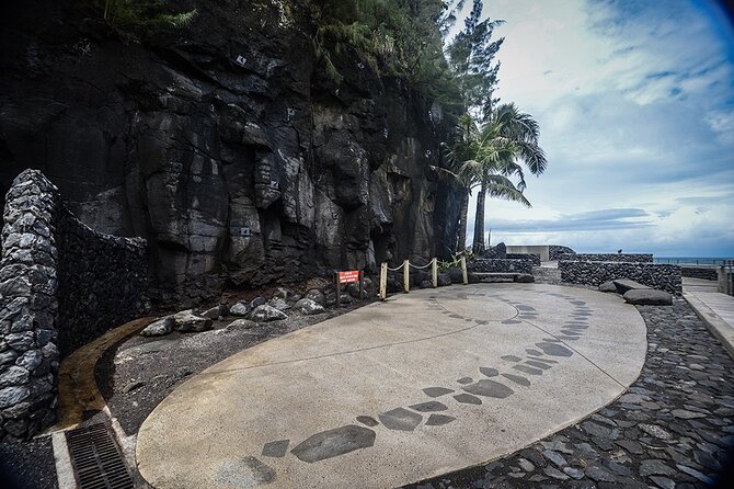 Discovering the emblematic sites of Tahiti - Why Tahiti Shows Up Here: Coast, Caves, and Marae in One Ride