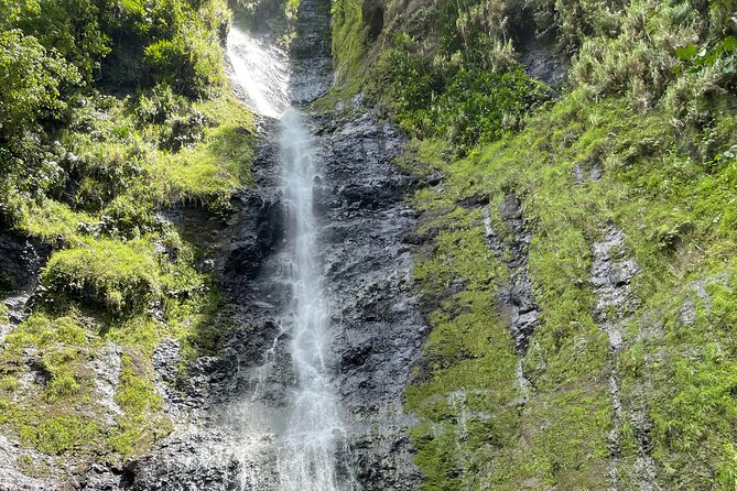 Discovering the emblematic sites of Tahiti - Papenoo Valley Waterfalls, then Mara’a Caves: Two Ways to See Tahiti’s Water