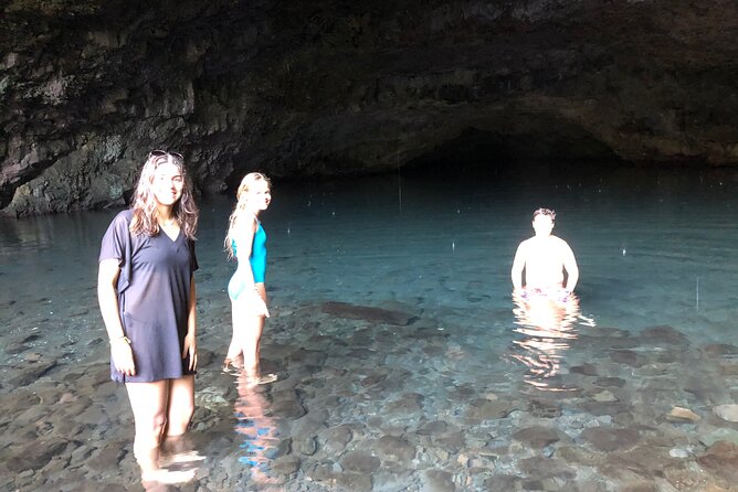 Discovery of Tahiti Nui Island - Point Venus lighthouse and black sand: the moment you remember