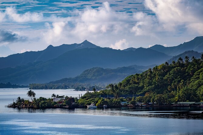 Explore Tahiti Nui, its landscapes and iconic sites. - The small-group magic: guides, comfort, and local surprises