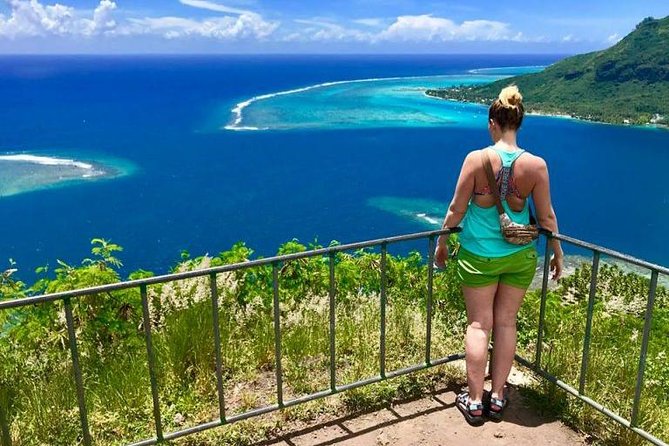 Franckyfranck Tours Moorea - Half day Tours - Riding in a small 4WD: the real comfort check
