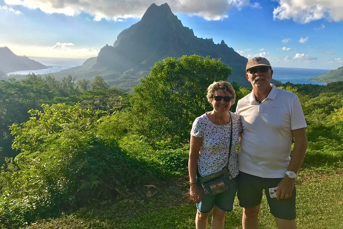 Franckyfranck Tours Moorea - Half day Tours - Stop-by-stop: Magic Mountain, Belvedere, and the island’s two-bay view