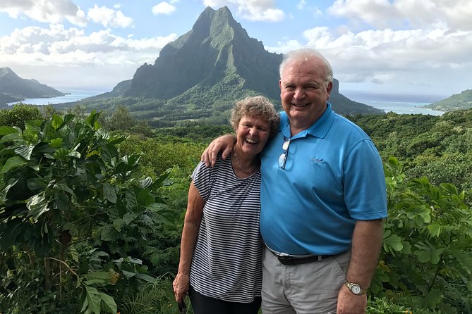 Franckyfranck tours Moorea - Tours privés // Private half day tours - A private 4x4 half-day that pairs epic viewpoints with real island tastes