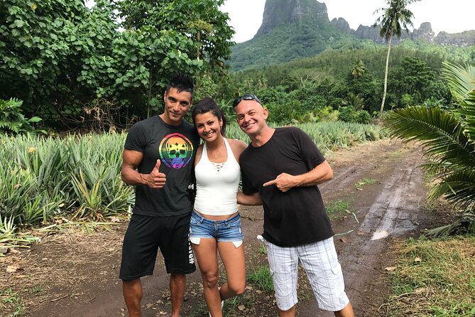 Franckyfranck tours Moorea - Tours privés // Private half day tours - Rotui Juice Factory and Distillery: fruit drinks and local liquor tastings