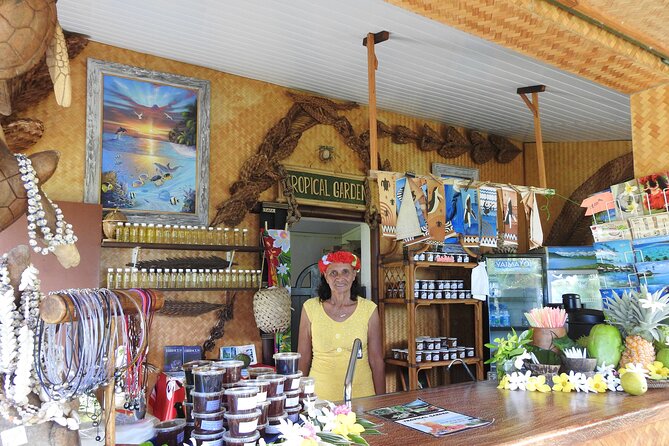 Franckyfranck tours Moorea - Tours privés // Private half day tours - Pineapple fields at Vallee d’Opuhonu: a short stop with big agriculture vibes