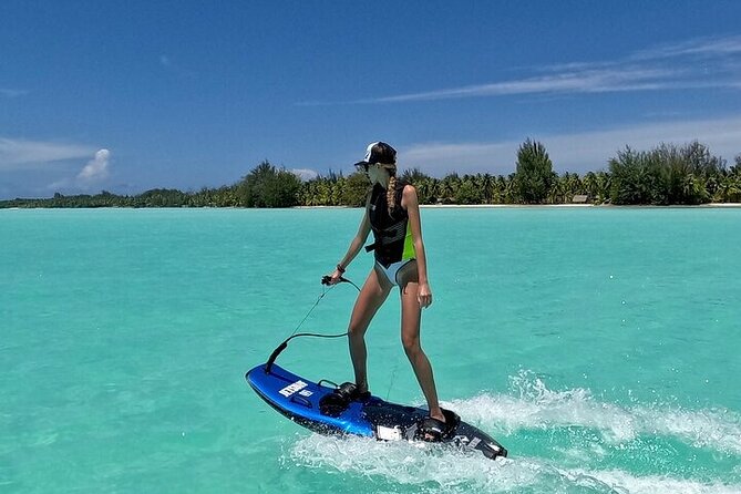 JetSurf Private Riding Lessons in Bora Bora - Boarding the 8.2m pontoon boat: comfort while you get ready