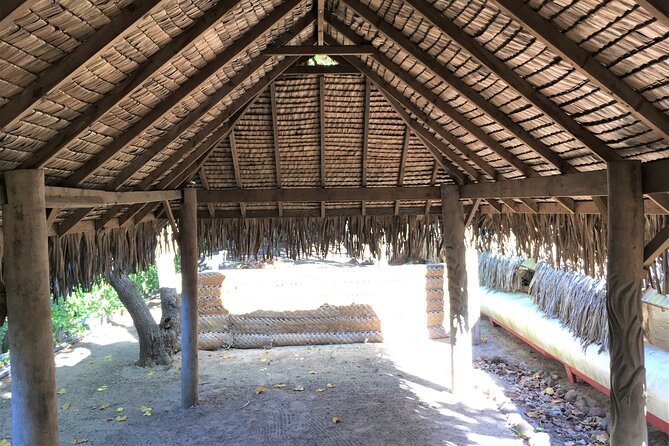 Land and Sea cultural tour to discover traditions, heritage and the lagoon - Moorea in one day, by boat and on foot