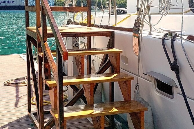 Luxury Private Moorea Cruise Tour - On-board entertainment: legends, pareo, weaving, and coconut milk