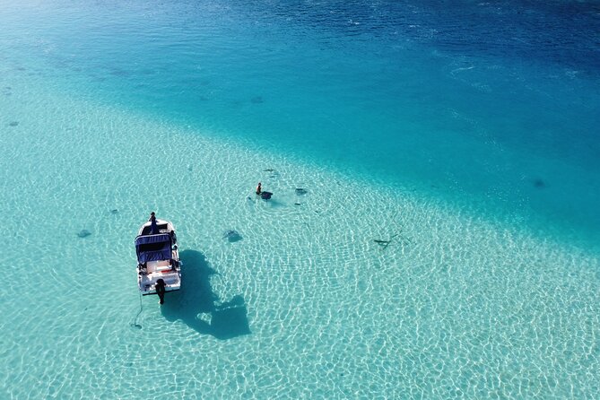 Mo'orea Half Day Private Tour with Snorkeling and Cruising the Lagoon - Fruits, drinks, and a relaxed landing back on Moorea