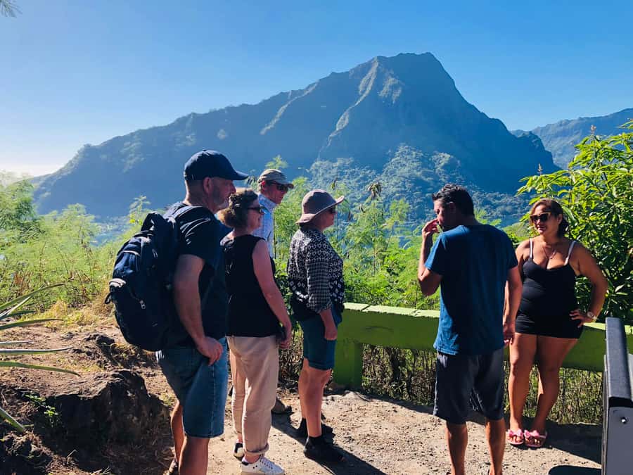 Moorea:4X4 safari excursion between land and sea with lunch - Pickup in Moorea-Maiao and What the Small-Group Day Feels Like