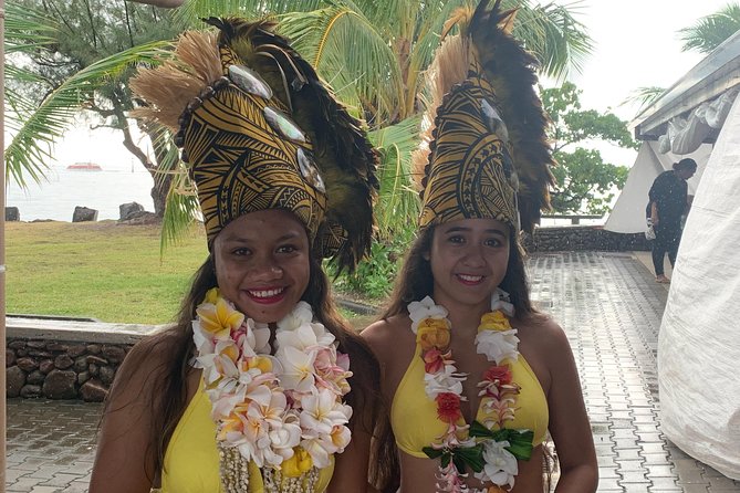 Moorea Cruise Ships: 4x4, Belvedere, Pineapple, & Magic Mountain - Stop 6: ‘Opunohu Bay and Pineapple Fields in the Caldera Valley