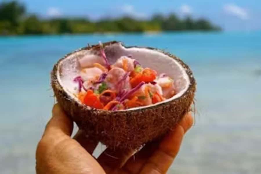 Moorea: Glass Bottom Boat Adventure with Lagoon Wonders - The family-private Motu lunch: food, rum, and a coral island reset