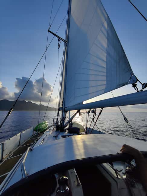 Moorea: private sunset sailing tour - The 3-Hour Sunset Plan: From Sailing Lesson to Color-Heavy Skies