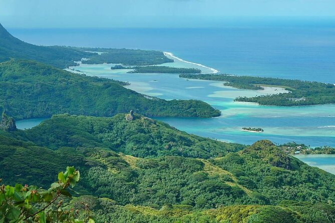 Private 30-minute flight downwind of Huahine - Meeting Point at 8X6C+5P2: Simple Location, Less Guesswork