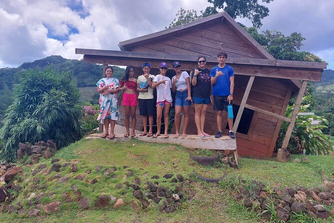 Private and guided visit to Mystery House Raiatea - Mystery House Raiatea: an optical playground on Faaroa hill