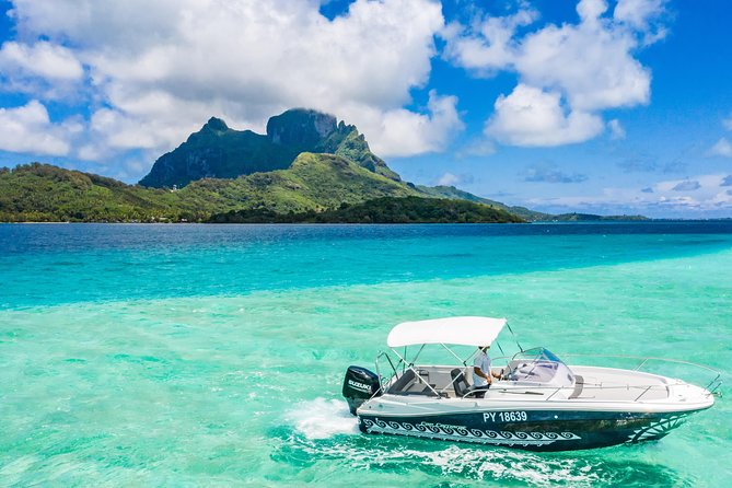 Private Boat Rental on Cap Camarat 25ft - Cap Camarat 25ft in Bora Bora, what a private lagoon ride really means