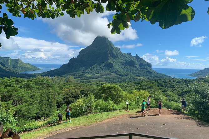 Private Morning Moorea 4WD Tour with Champagne - Belvedere Lookout: your early view over Moorea’s two bays