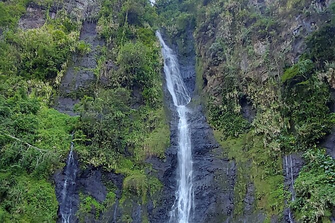 Private Tour of Tahiti's East Coast 3hours - Arahoho Blowhole: taking photos without guessing the science