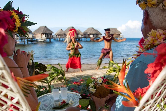 Professional Photo Shooting in Moorea, unique session adapted - How the Photographer Picks the Light (And Why Weather Can Matter)