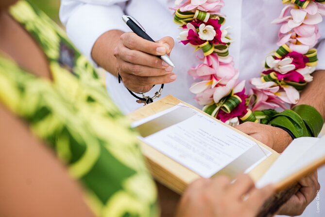 Professional Photo Shooting in Moorea, unique session adapted - Best For Who? Couples, Honeymooners, and Families