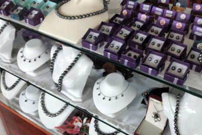 Beautiful Black Pearl of Tahiti and the Vanilla of Tahaa