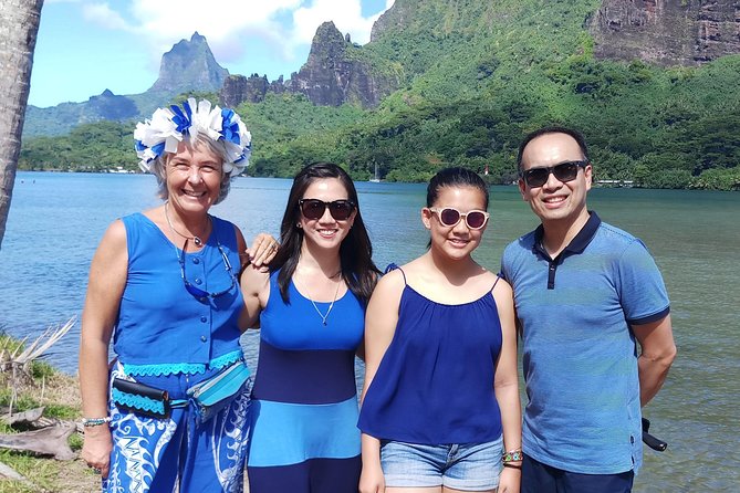Scenic Shopping Tour from cruise ship - Belvedere Lookout for Mount Rotui, Cook and Opunohu bays, and first bearings
