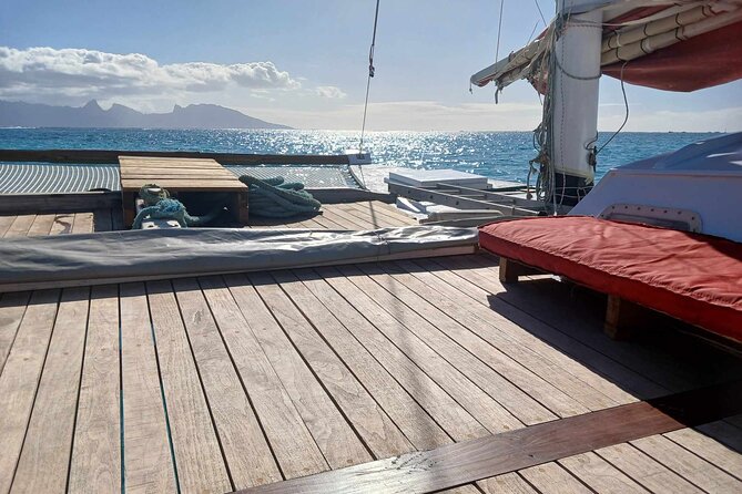 Sunset sailing trip on the Lagoon of Tahiti - The Tahiti-Iti sunset sail: where the colors come from