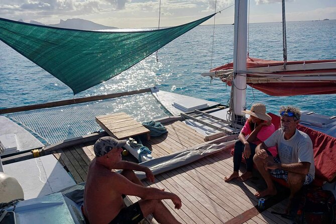 Sunset sailing trip on the Lagoon of Tahiti - Group size and guide support: easy communication changes everything