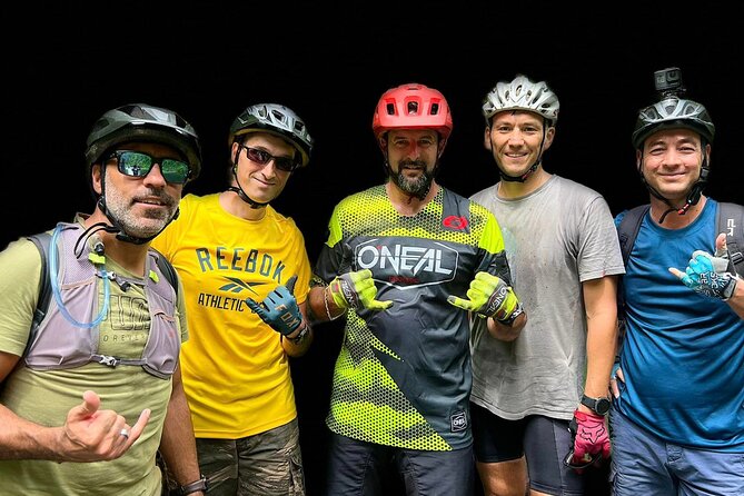 Tahiti excursion adventure circuit MTB MTB E-Bike private valley - Descent chill: icy water at Bassin du Roi