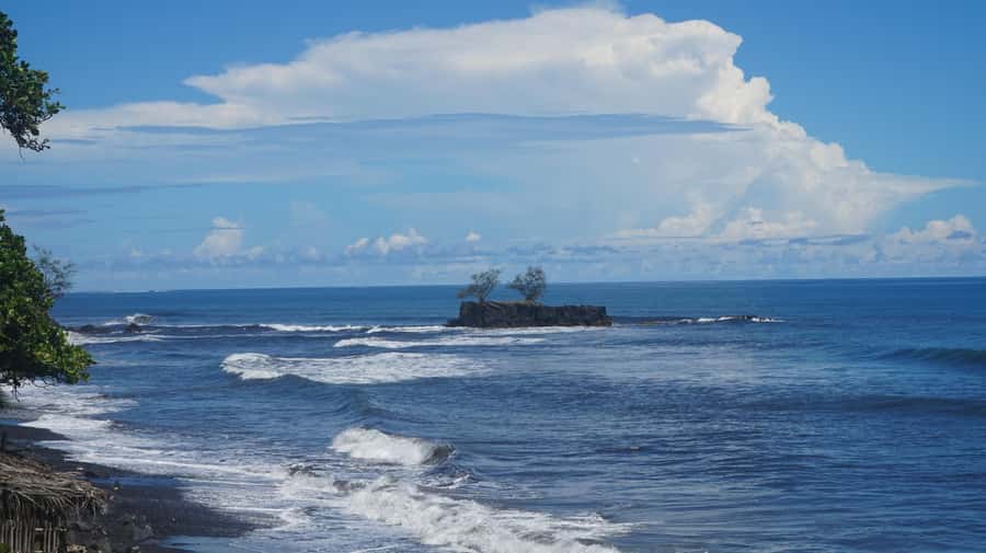 Tahiti: Northeast Coast Waterfalls&Viewpoints Half Day Tour - How the private van ride from Papeete shapes the experience