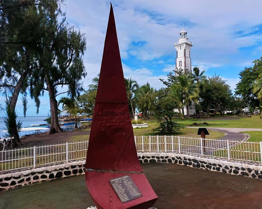 Tahiti Private Half Day Tour. Nature, history and culture - Vaipahi Water Gardens, a calmer walk through spring-fed plants